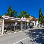 Three-bedroom In Ii 別荘 *