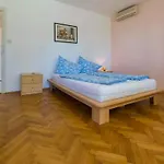 別荘 Three-bedroom In Ii ツリクヴェニツァ