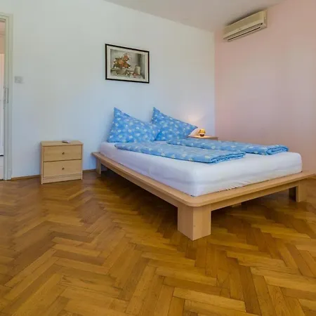 Three-bedroom In Ii *