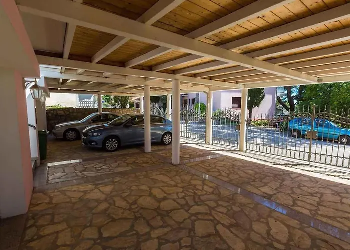 بيت للعطل Three-bedroom In Ii *