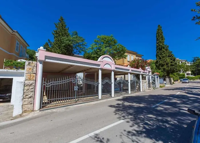 Three-bedroom In Ii تْسْغيكفانِتْسا