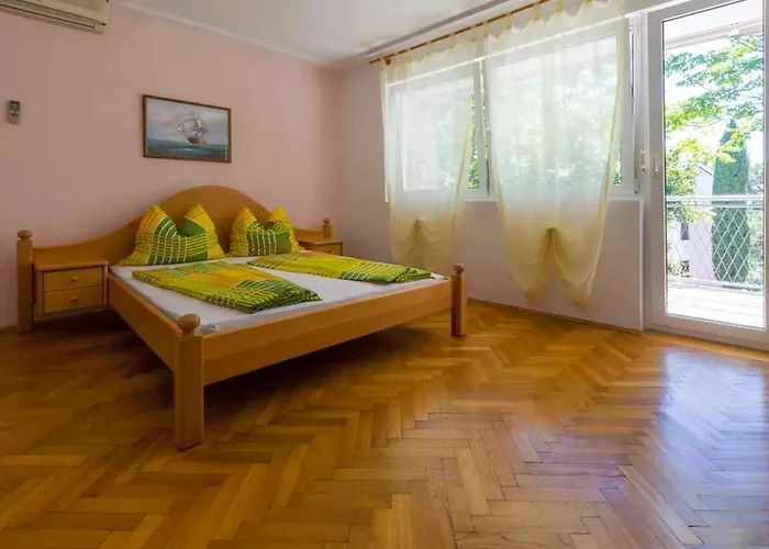 Three-bedroom In Ii * Crikvenica