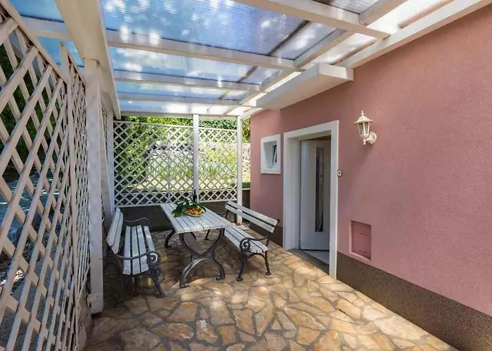 Three-bedroom In Ii تْسْغيكفانِتْسا