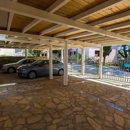 Three-bedroom In Ii تْسْغيكفانِتْسا
